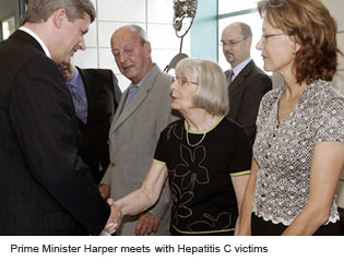 Prime Minister Harper meets with Hepatitis C victims